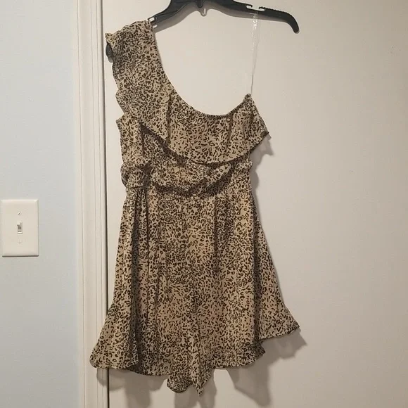 Francesca's Leopard Print Romper - Picture 5 of 9